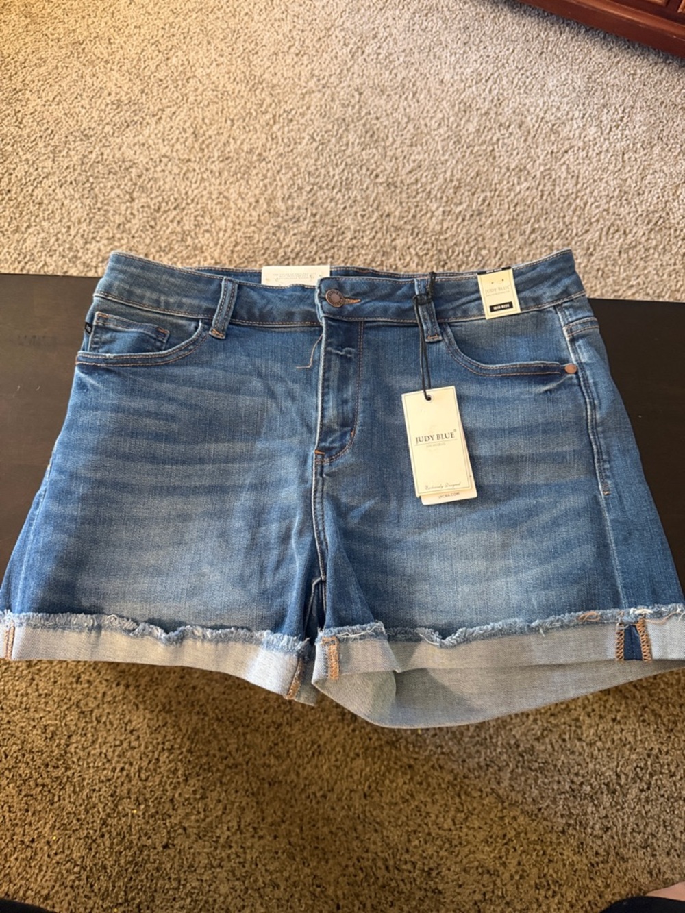 Judy Blue Cuffed Hi Rise Medium Washed Short NEW
